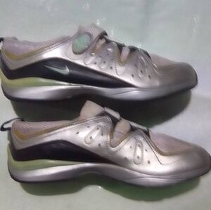 Nike Women's Silver and Black Cycling Shoes